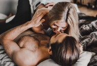 В какой позе лучше заниматься сексом в первый раз?
