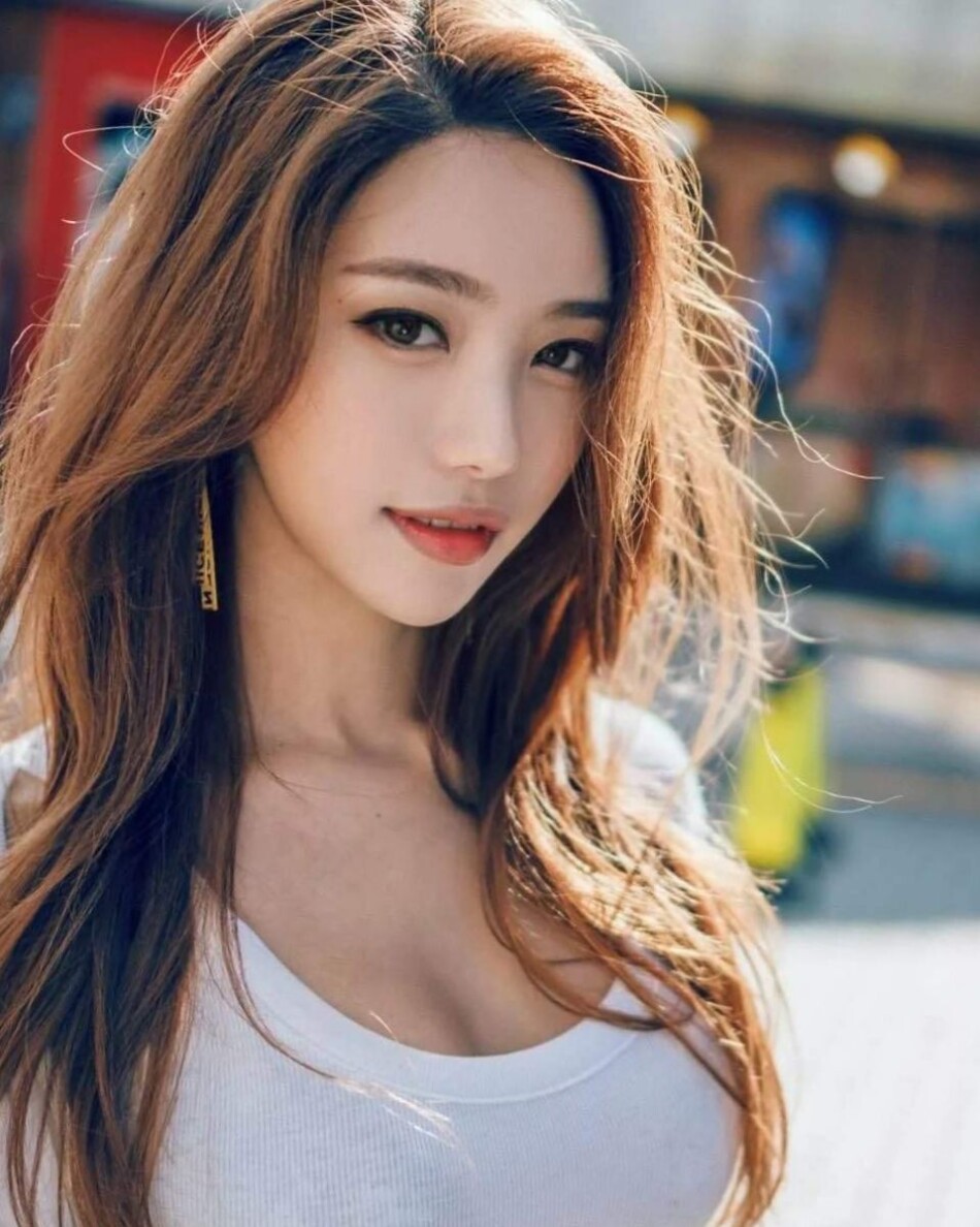 фото красивой молодой азиатки
