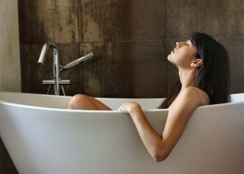Как мастурбировать душем, чтобы не навредить себе
