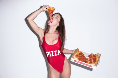 Лёгкий голод, лёгкая ночь: тайминг еды перед интимом