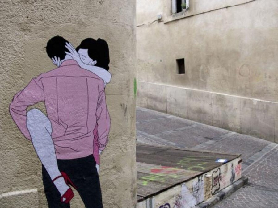 арт пары на стене на улице