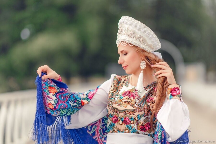 красивая славянская девушка