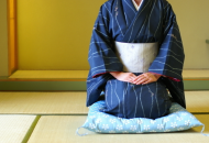 Вредно ли сидеть, подогнув ноги под себя