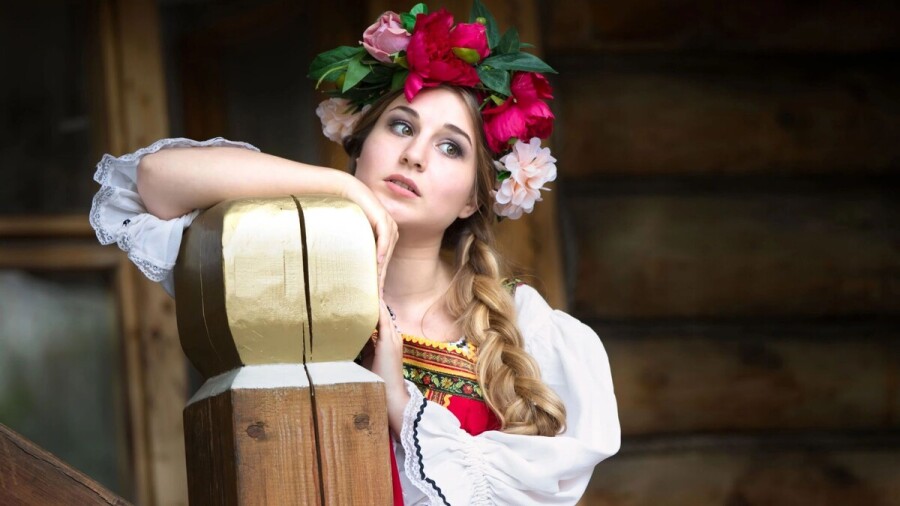 красивая славянская девушка