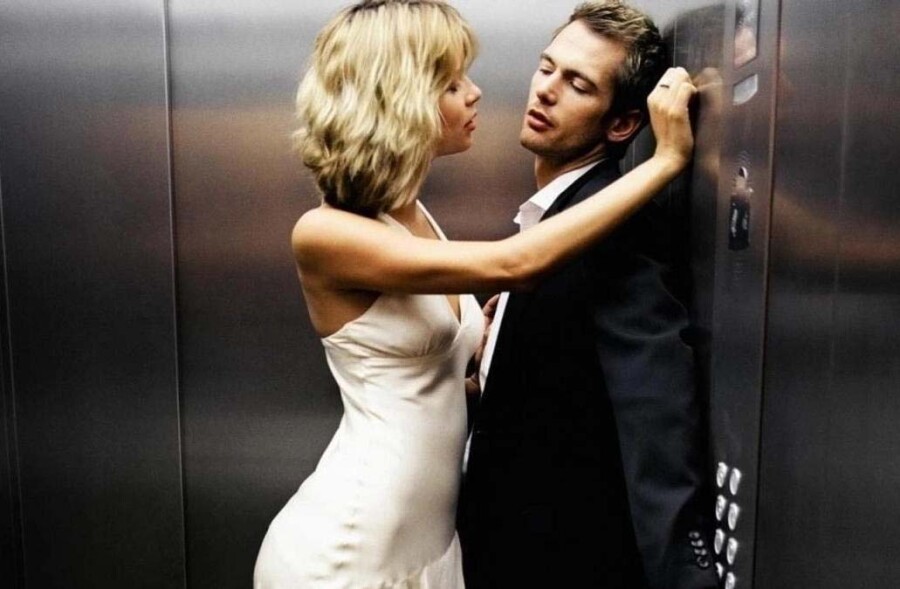пара в лифте