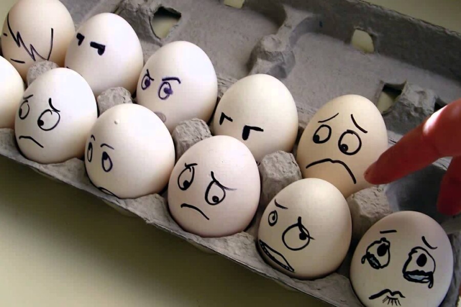 грустные яйца