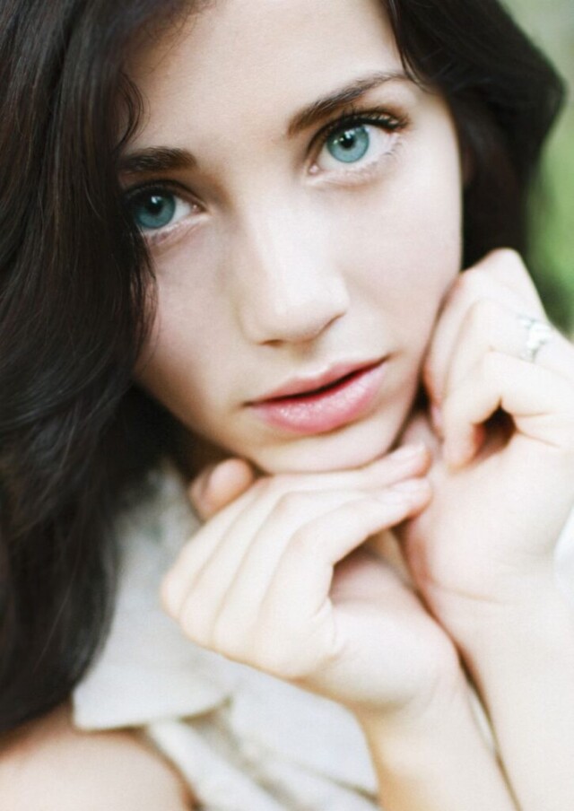 девушка с голубыми глазами
