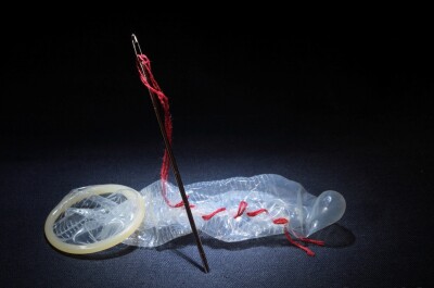 Почему рвется презерватив: причины, последствия и способы избежать