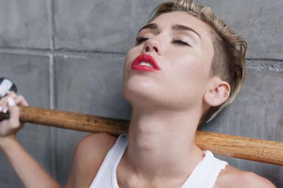 Miley Cyrus, «Wrecking Ball»