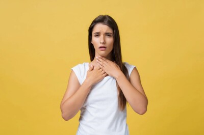 Почему возникает ощущение кома в горле и как от него избавиться