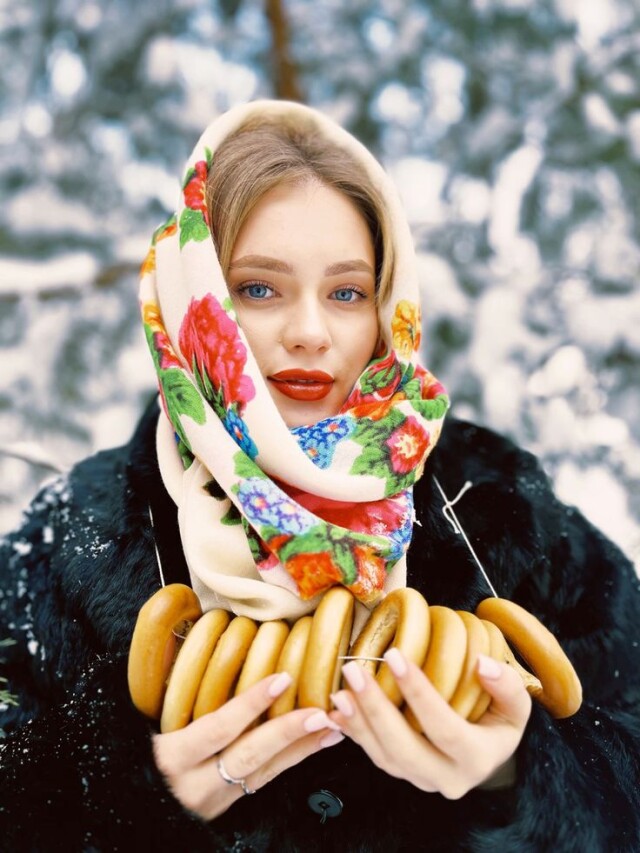 красивая славянская девушка