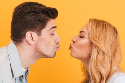 Что кроется за поцелуями? Почему людям так нравится целоваться в губы