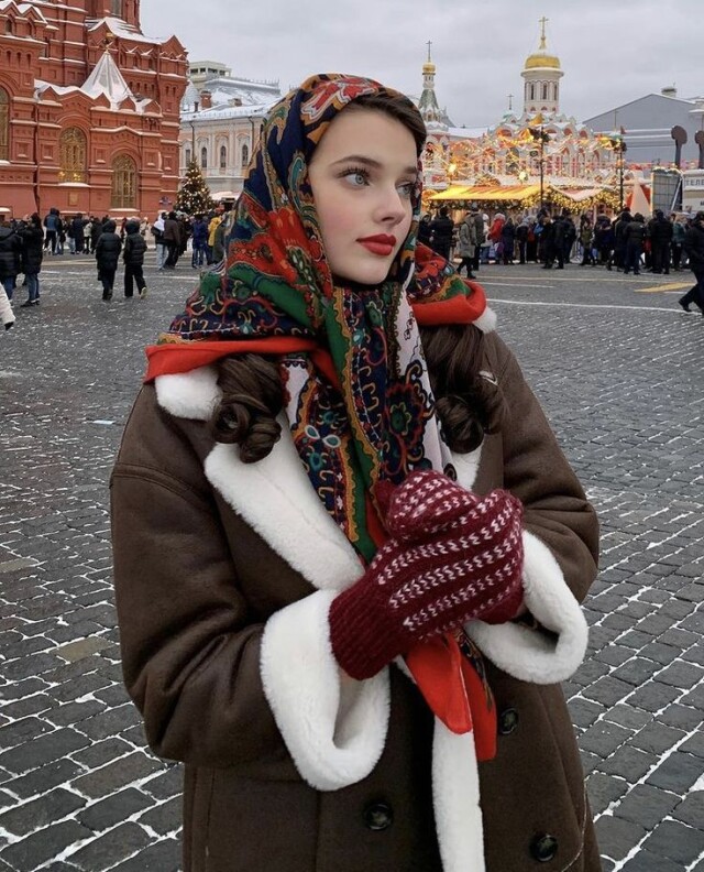 красивая славянская девушка