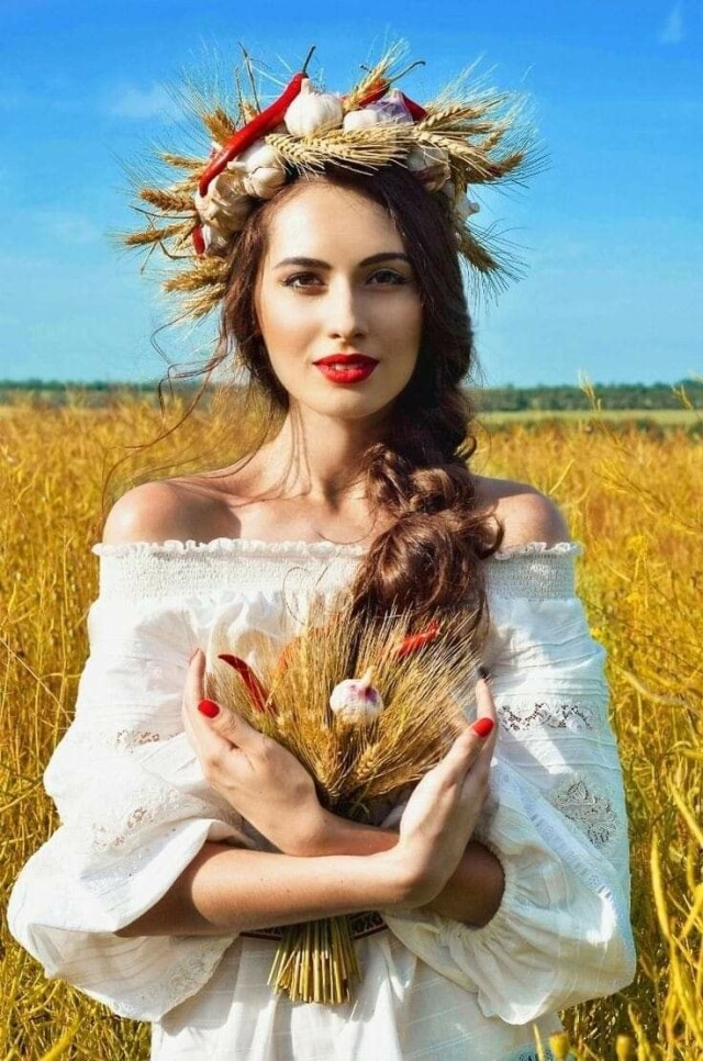 красивая славянская девушка
