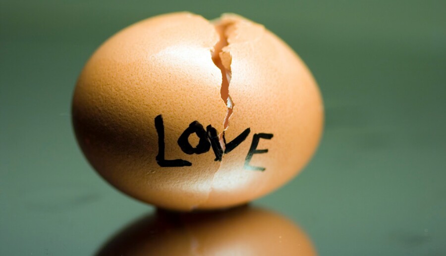 разбитое яйцо и любовь