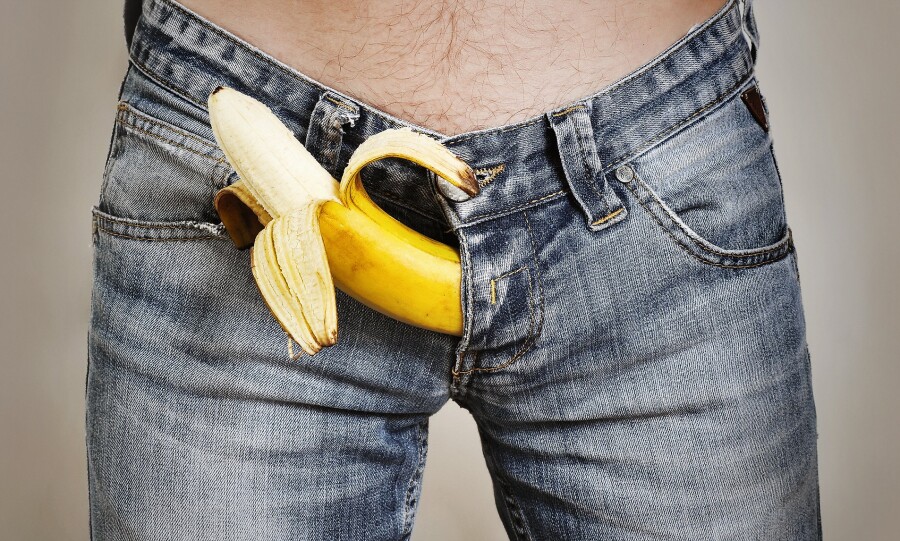 банан в джинсах