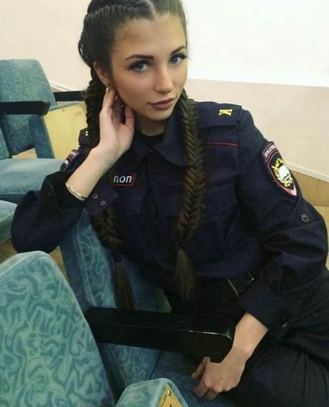 девушка полицейский