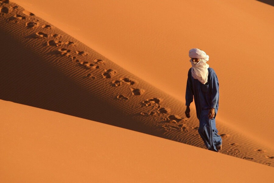 человек в пустыне