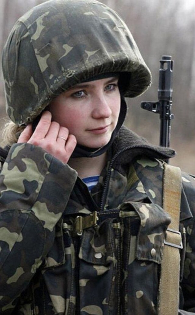 Девушки в военной форме россии фото