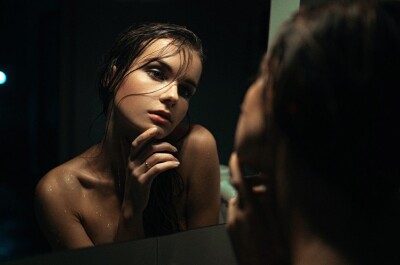 Секс и зеркало: когда оно усиливает удовольствие, а когда мешает