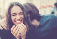 111 смешных вопросов парню, которые поднимут вам настроение