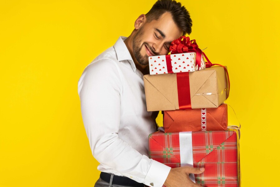 почему мужчина не дарит подарки