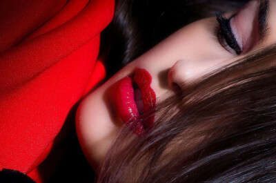 Почему румянец на лице читается как возбуждение