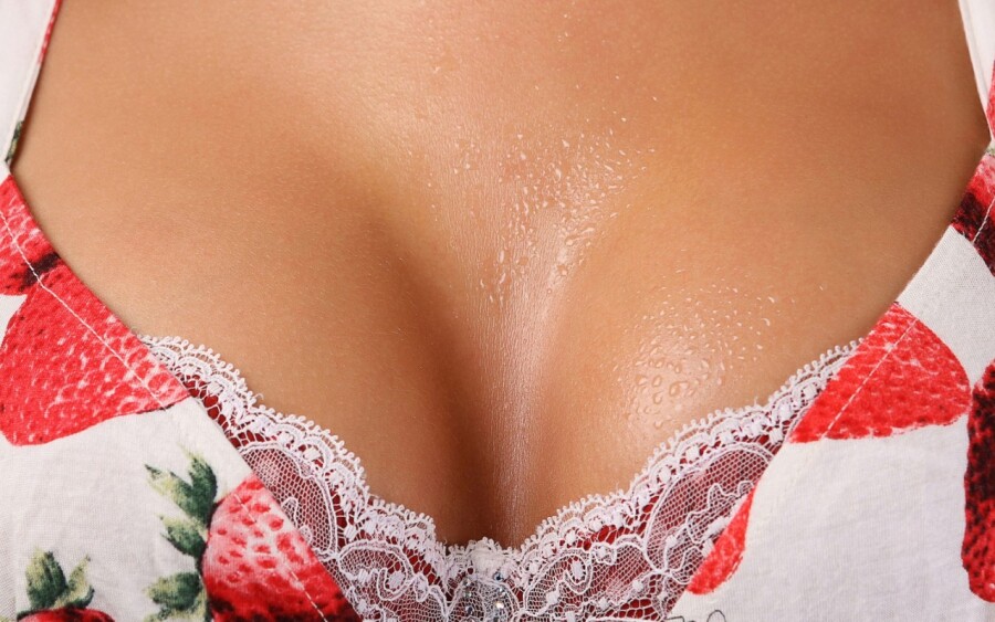 красивая женская грудь