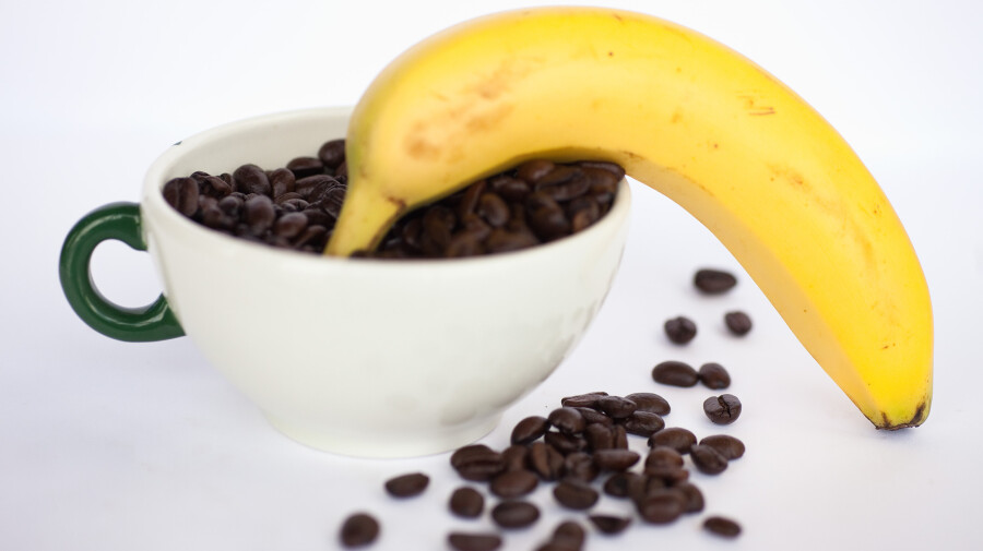 банан в кофе