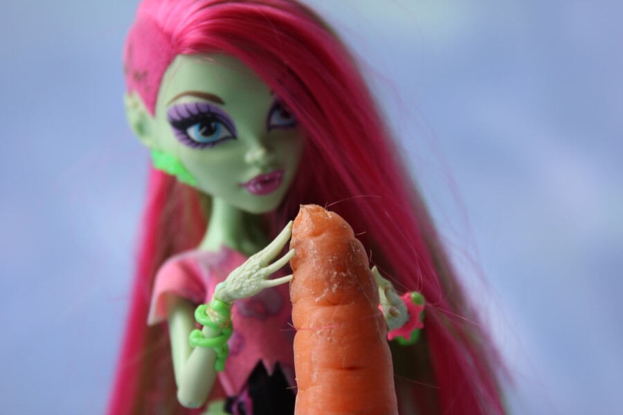 игрушка с морковкой