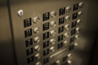 Как называется боязнь лифтов, и как избавиться от фобии самостоятельно?