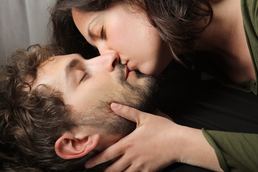 добиться секса поцелуями