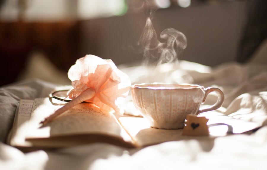 книга и чашка чая
