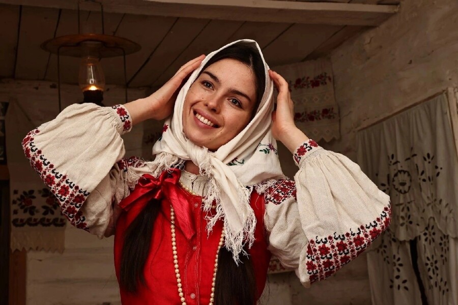 красивая славянская девушка