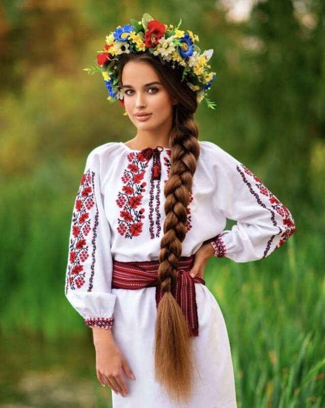 красивая славянская девушка