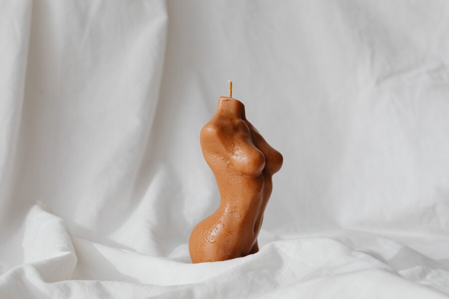 свеча в форме женского тела