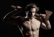 ﻿Почему мужчина должен обеспечивать женщину и должен ли?