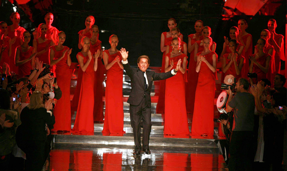 Прощание с легендой: умер Валентино Гаравани — создатель самого романтичного цвета в моде