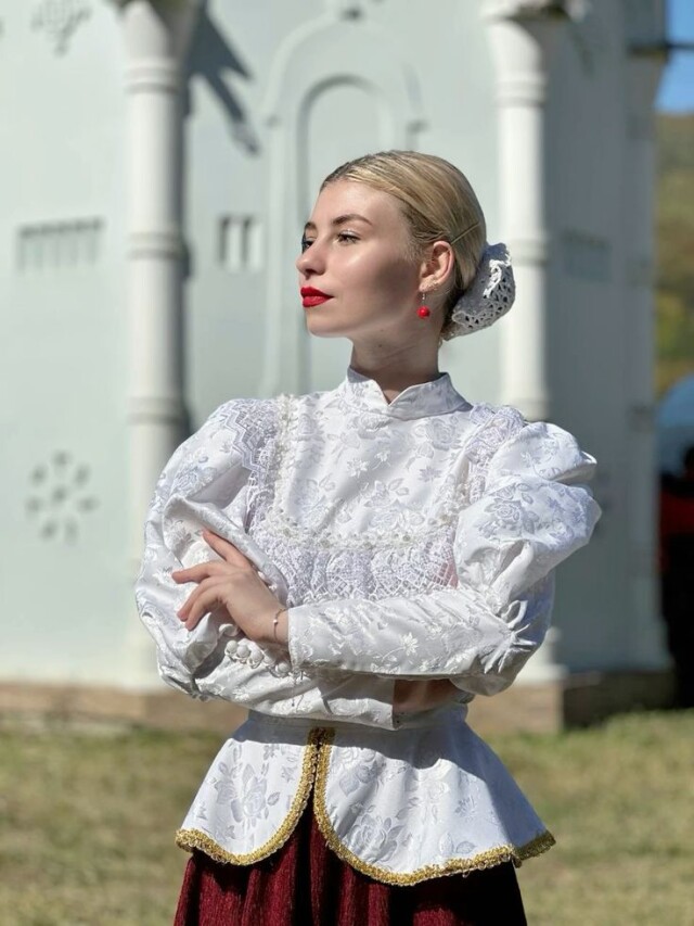красивая славянская девушка