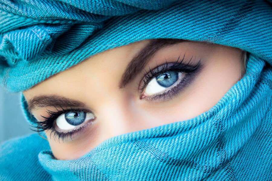 красивые глаза у девушки