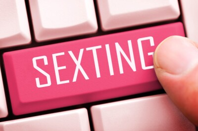 Что такое секстинг и для чего нужны эротические послания?