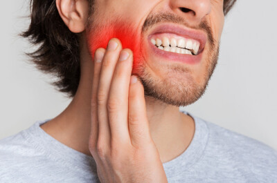 Причины зуда в деснах и зубах у взрослого человека