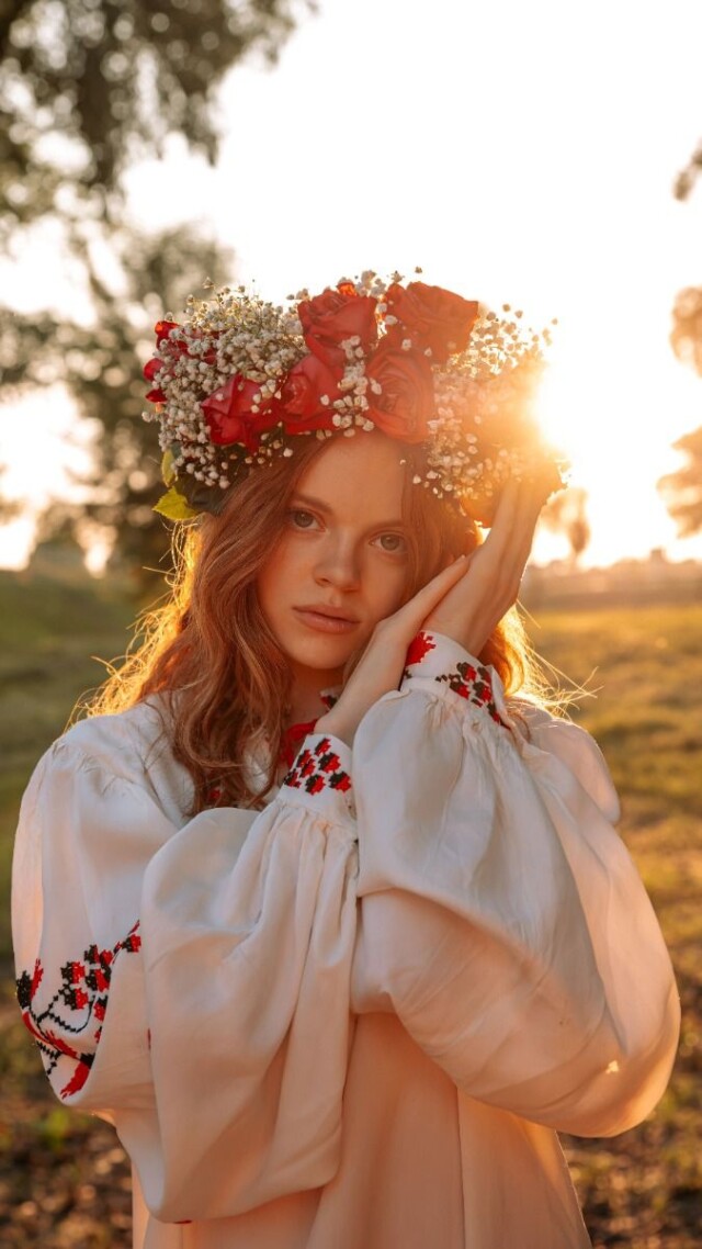 красивая славянская девушка