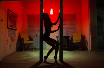 Порно видео девушки танцуют стриптиз