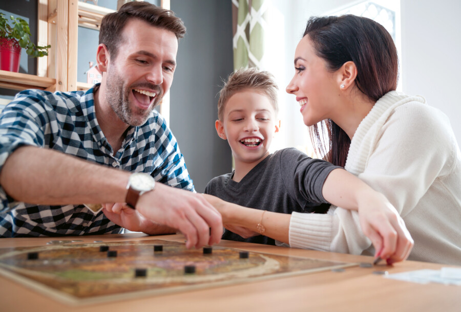 Во что поиграть всей семьи в домашних условиях? 30 супер игр!