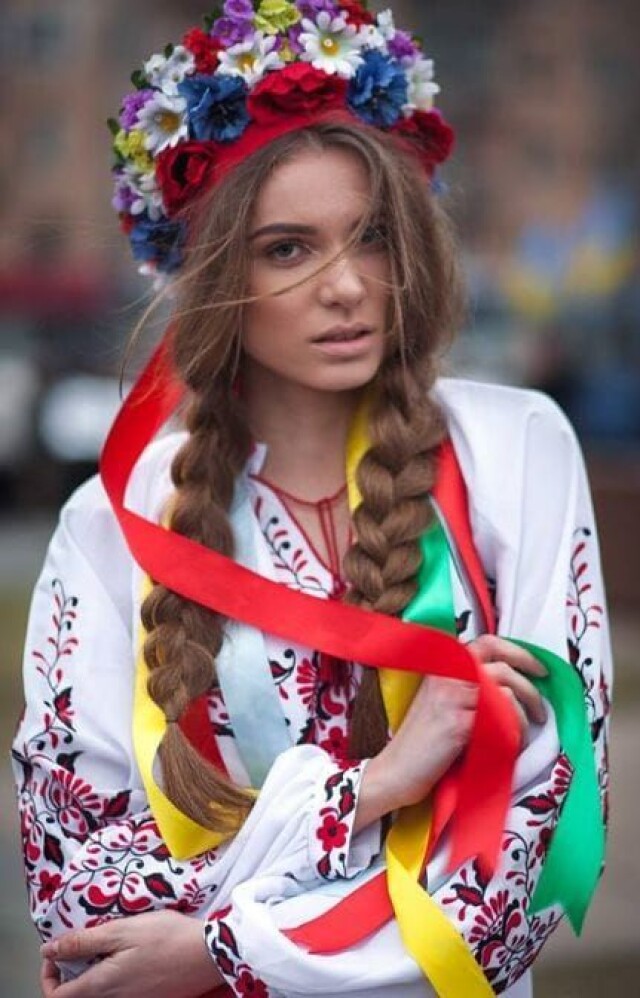 красивая славянская девушка