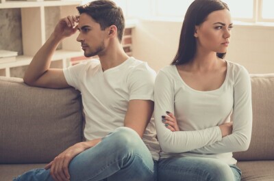 Почему жена избегает близости с мужем? Что делать супругу?