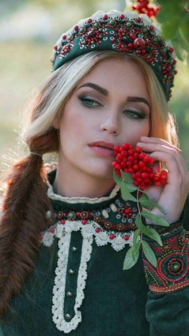 красивая славянская девушка
