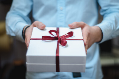 Не стань жертвой коварной манипуляции: психология дарения подарков