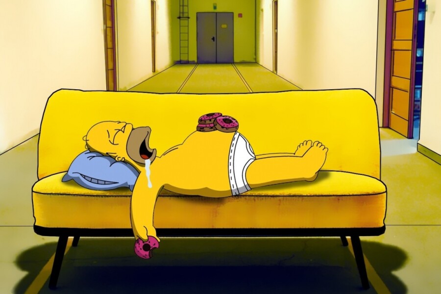 Гомер Симпсон на диване